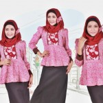 Baju Batik Wanita dengan Hijab Cantik